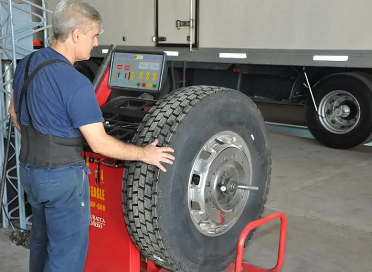 Michelí­n invierte $6 millones en dos nuevos Truck Center