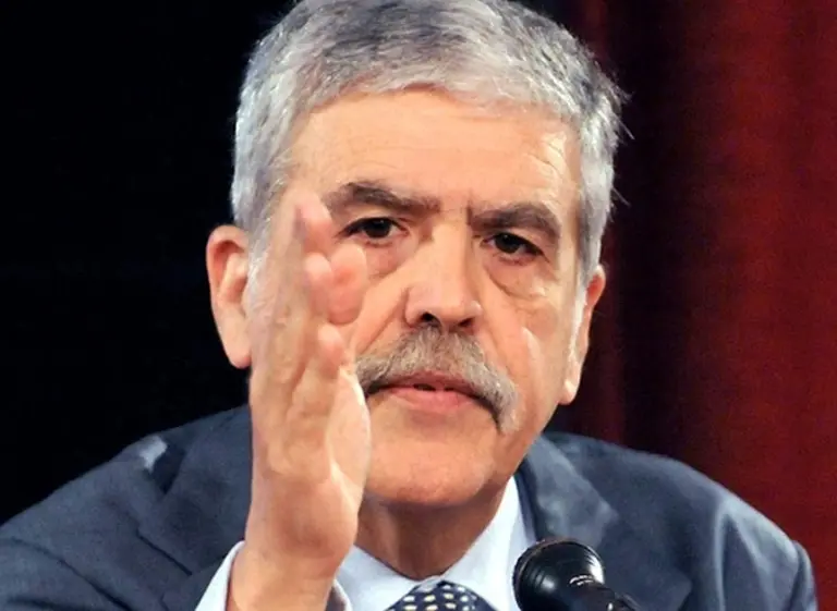 El Gobierno relanza su polí­tica de telecomunicaciones con reclamos a las empresas