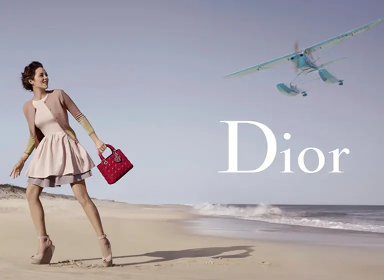 Marion Cotillard y su Lady Dior se van de viaje por The Hamptons