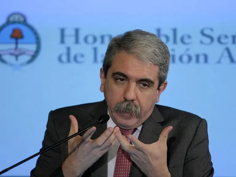 Aní­bal Fernández acusó a Moyano de "traidor" y lo comparó con Vandor