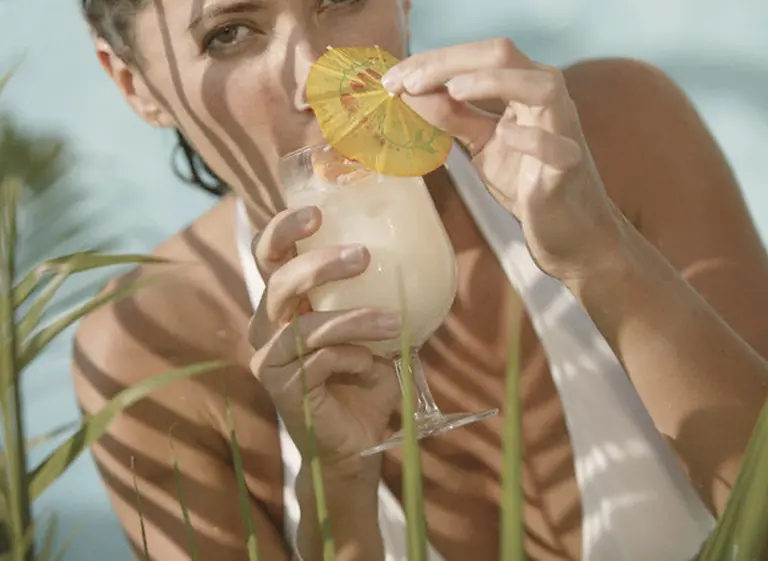 La piña colada se consagró como la mejor bebida de playa