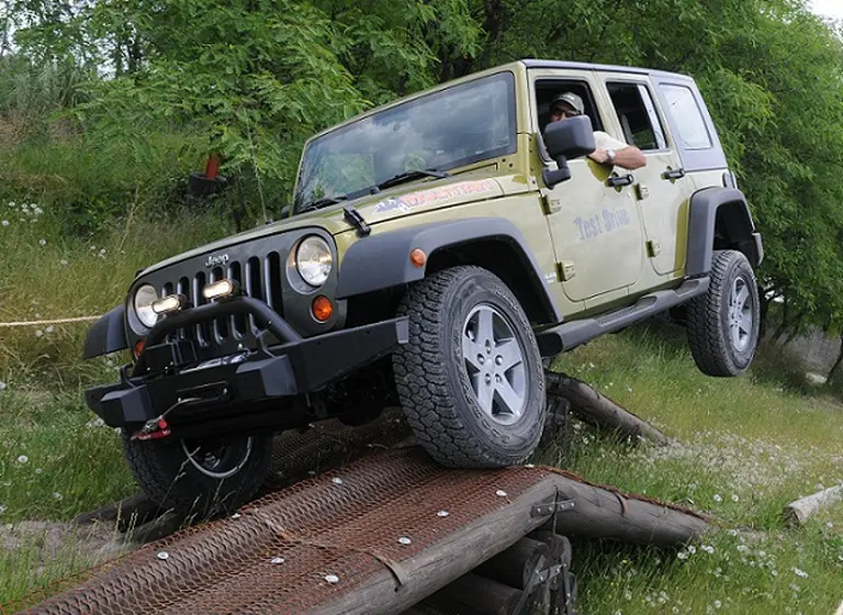 Chrysler presentó una evolución de la clí­nica de manejo Jeep Academy