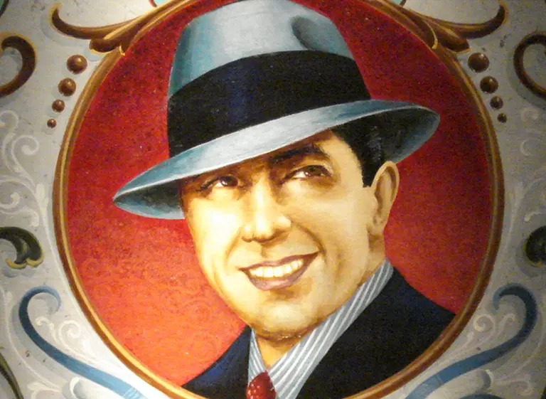 Carlos Gardel, cantante, actor y ¿estafador?: investigación lo acusa de cometer "el cuento del tí­o"