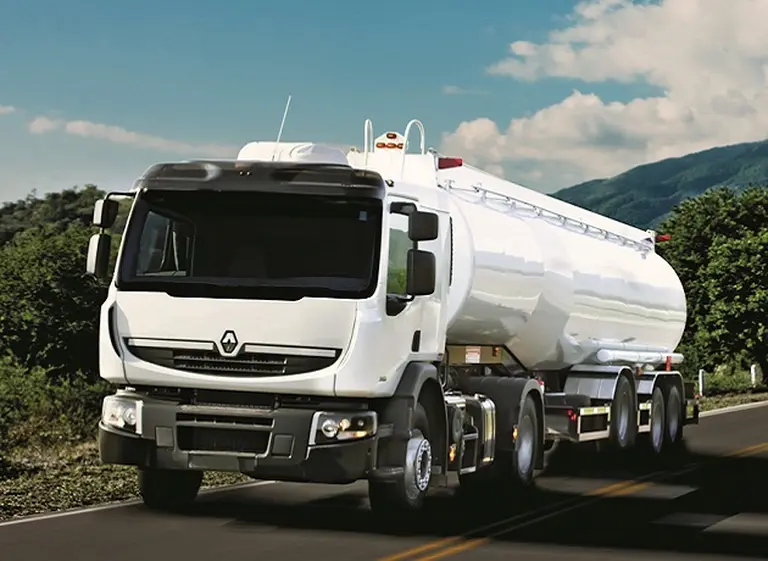 Renault Trucks presentó la versión del Premium Lander 380 DXi con caja robotizada