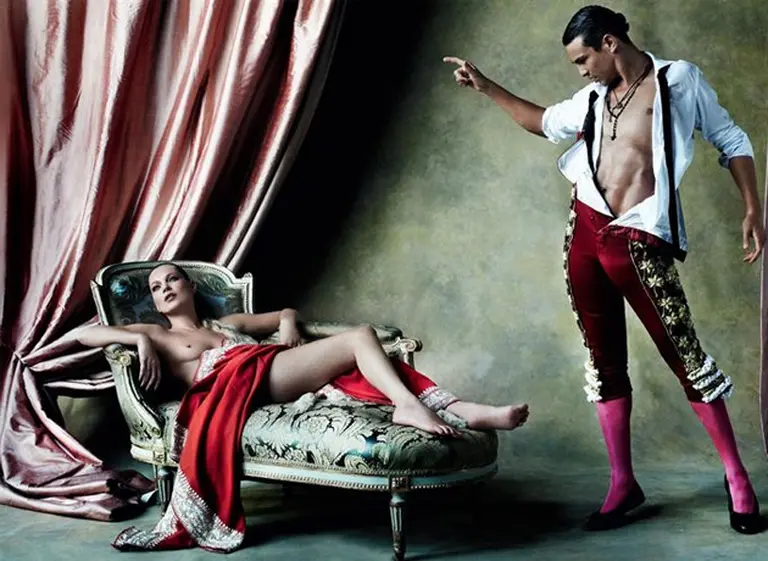 Kate Moss se mete en la piel de una auténtica española y derrocha pasión en Vogue