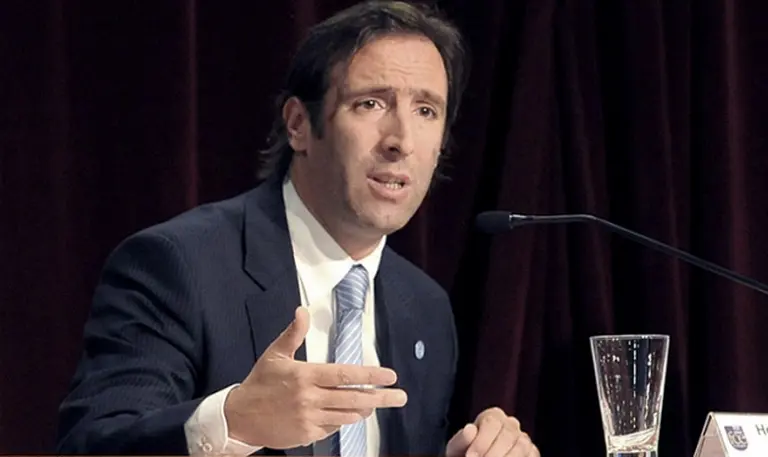 "Me quiero ir", le dijo Lorenzino a la periodista griega que le preguntó por el INDEC