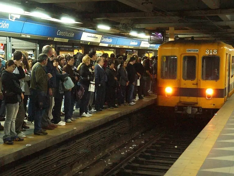 La Ciudad aclaró que "por ahora" el subte no costará más caro en horario pico