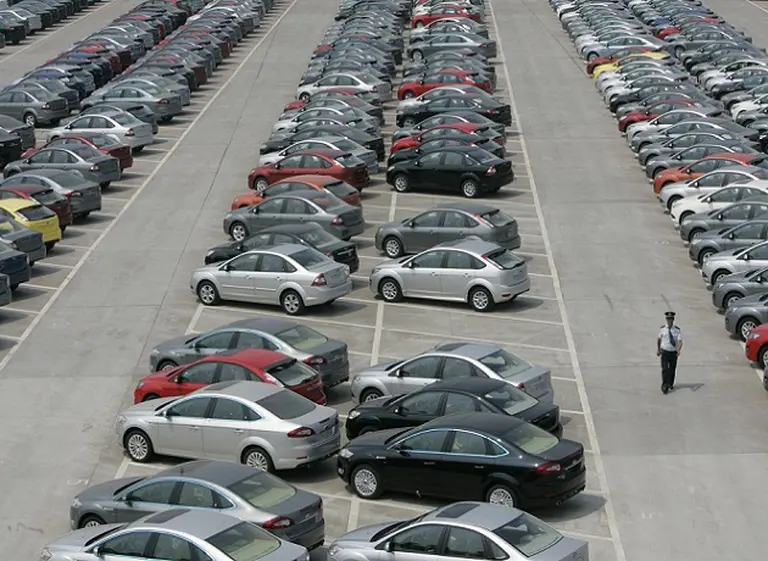 Venta de autos empieza a sentir el "efecto dólar" y la suba de precios de 0km