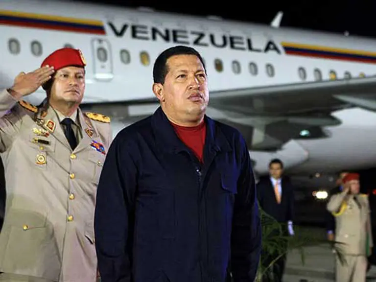 El Gobierno venezolano asegura que Chávez "se encuentra estable" tras la operación