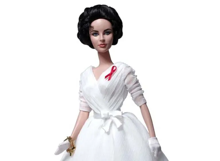 A casi dos años de su muerte, Mattel lanzó una Barbie en honor a Elizabeth Taylor