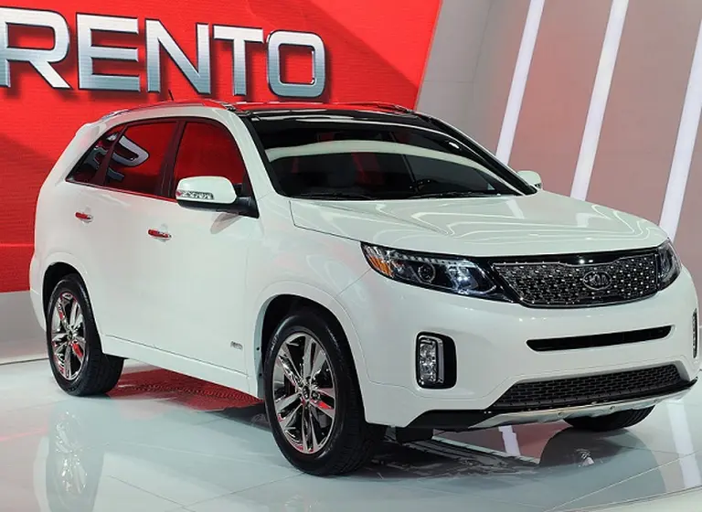 Con un restyling por dentro y por fuera, Kia presenta el nuevo Sorento 2013