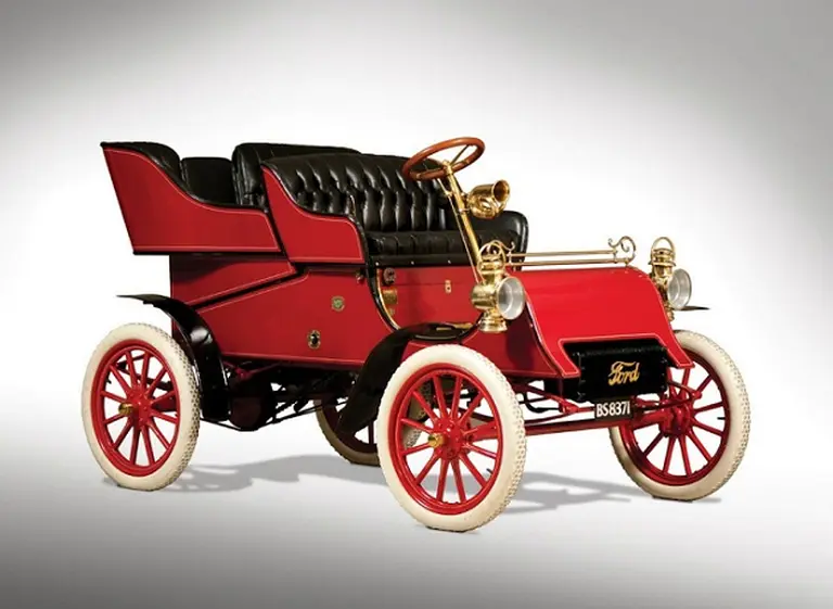 Ford festeja el 150 aniversario del nacimiento de su fundador con un modelo histórico