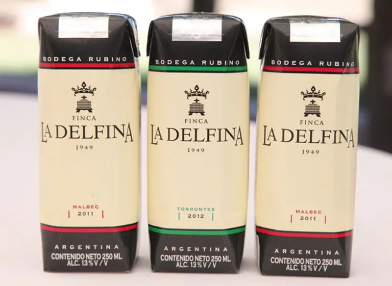 Una bodega de Mendoza lanzó el primer vino por copa en cartón de la Argentina