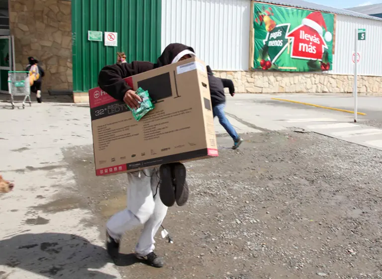 Tras los saqueos, el Gobierno busca frenar el efecto contagio de "las malas noticias"