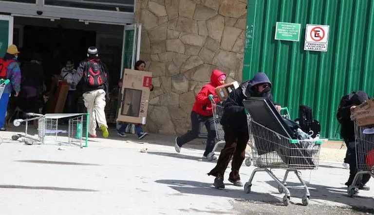 Saqueos: súper chinos de Santa Fe demandarí­an a la provincia por los ataques de diciembre