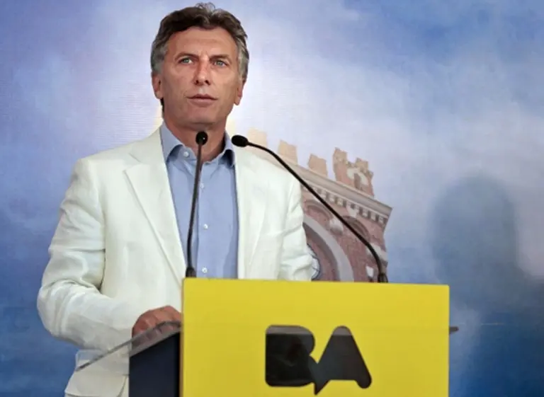 Cuestionan a Macri por vetar una ley que ampara a las empresas recuperadas