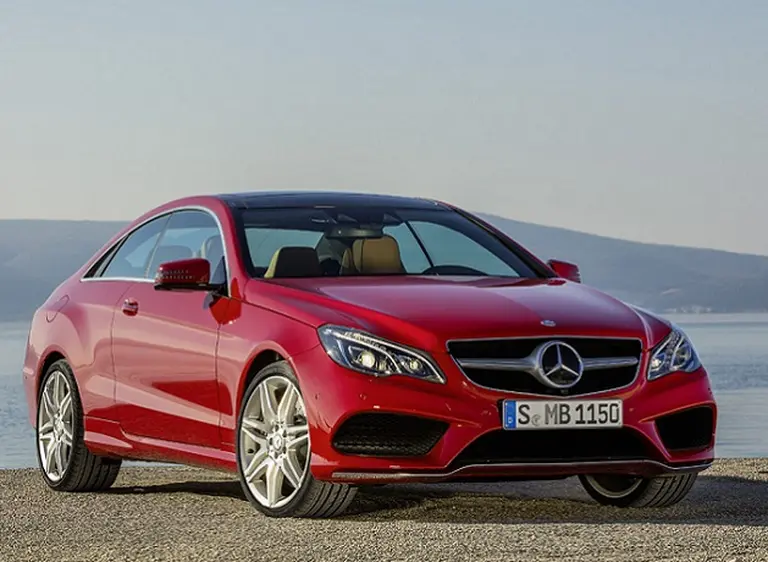 Mercedes Benz muestra el renovado Clase E en movimiento