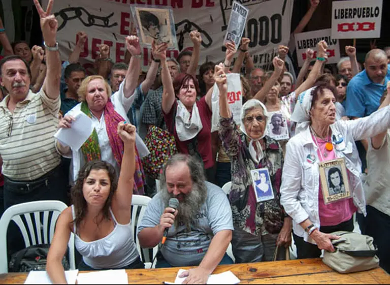 Frente al Ministerio de Justicia, pidieron renuncia de Alak por acto en la ESMA