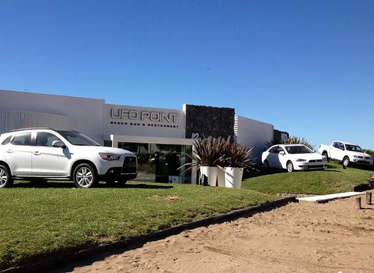 La japonesa Mitsubishi desembarca en la Costa con un stand a "puro blanco"