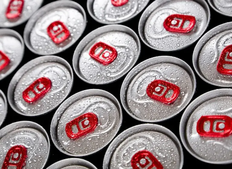 Especialistas advierten sobre los riesgos de las bebidas energizantes