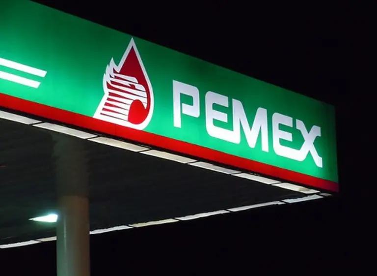 La petrolera mexicana Pemex planea despedir a 15.000 empleados