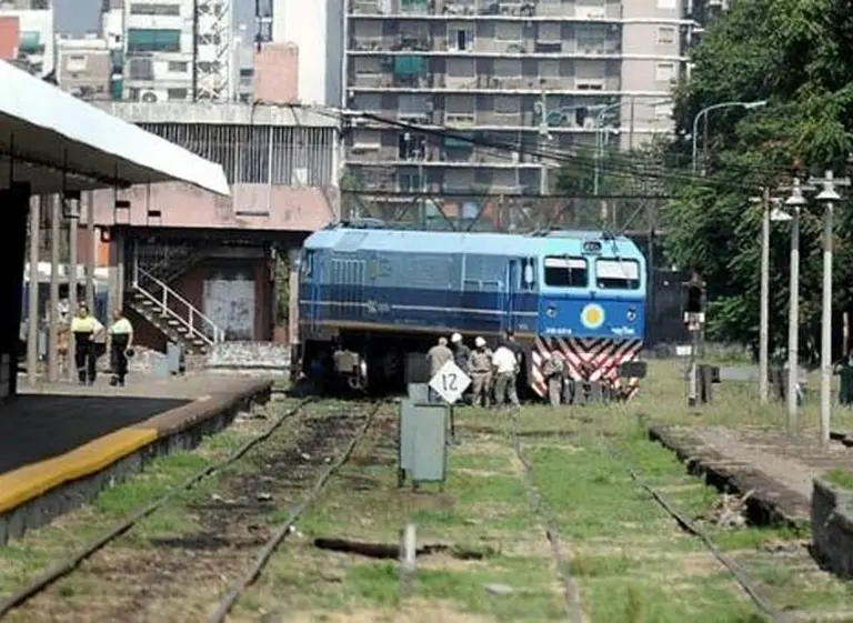 Once: descarriló una locomotora del ferrocarril Sarmiento que ingresaba a la estación