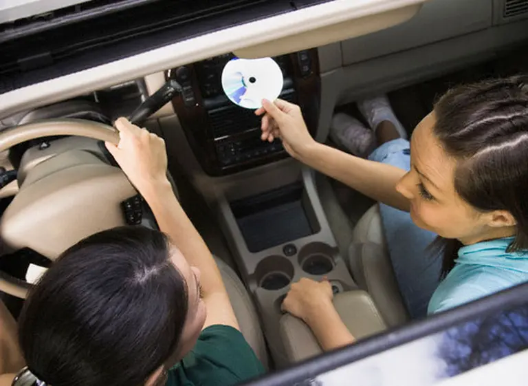 ¿Qué música es segura para conducir y cuál puede favorecer accidentes?