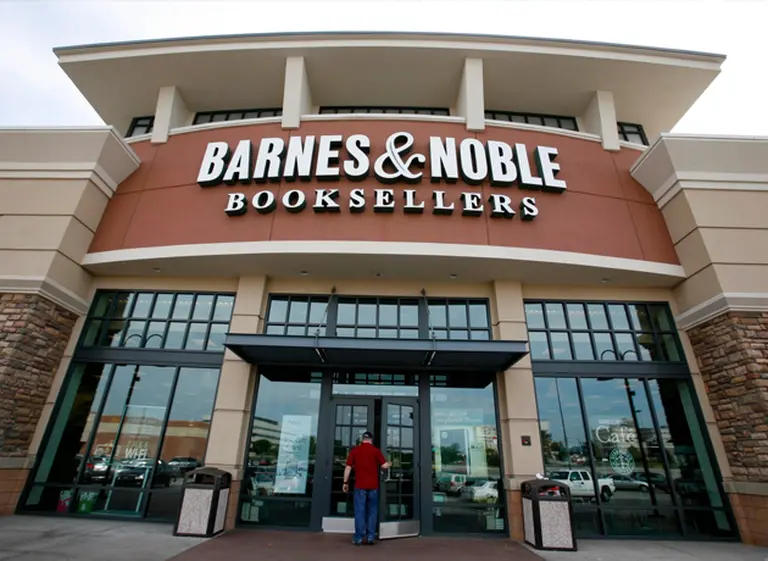 ¿El ocaso del libro?: Barnes & Noble cerrará un tercio de sus librerí­as