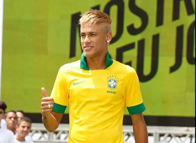 Junto a Neymar, Nike presentó en Copacabana la nueva camiseta de la selección brasileña