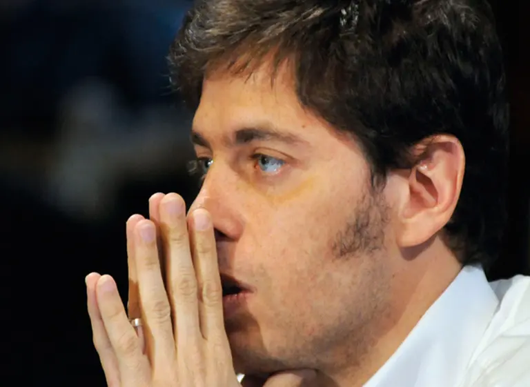 El mal momento de Kicillof: fue insultado en un viaje de Buquebus desde Uruguay