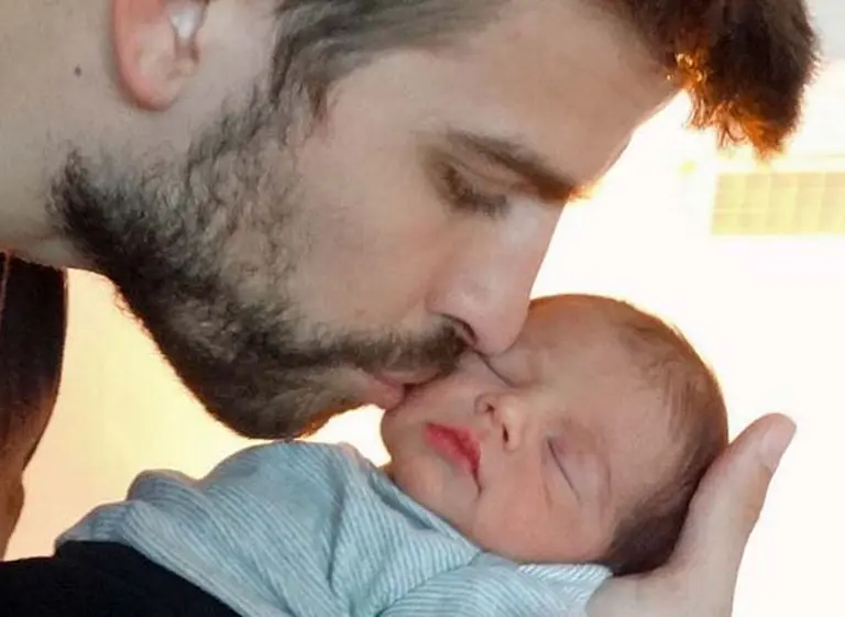 A través de Twitter, se conocieron las primeras imágenes del hijo de Shakira y Piqué