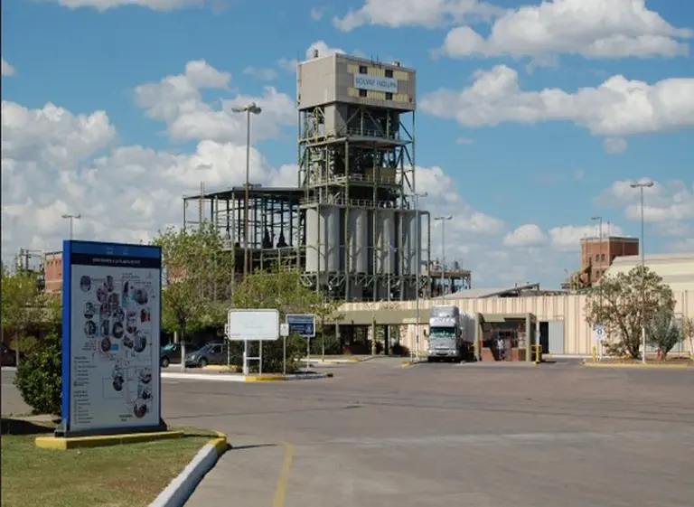 Sigue el éxodo: ahora la petroquí­mica belga Solvay puso en venta su filial Indupa