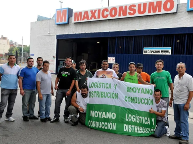 Camioneros bloquea todas las sucursales del mayorista Maxiconsumo