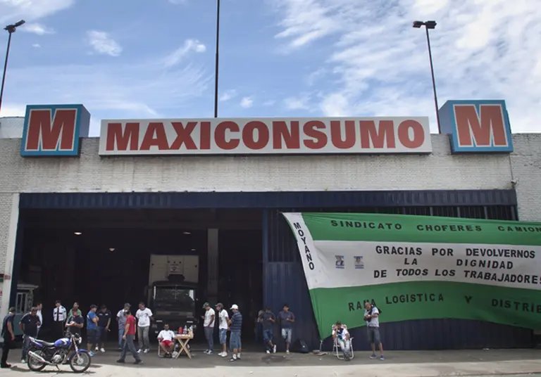 Levantan el bloqueo a Maxiconsumo por 10 dí­as, tras sorpresiva gestión de Macri
