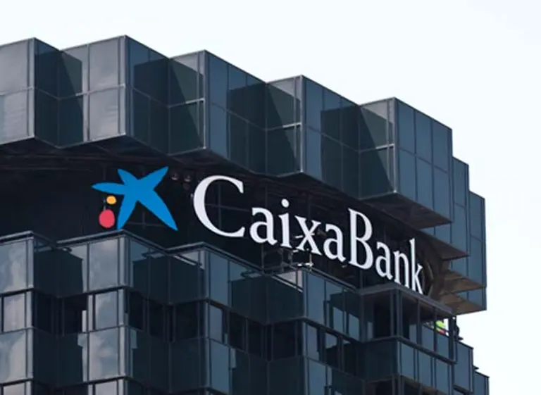 Más recortes en España: ahora Caixabank prescindirá de 3.000 empleos