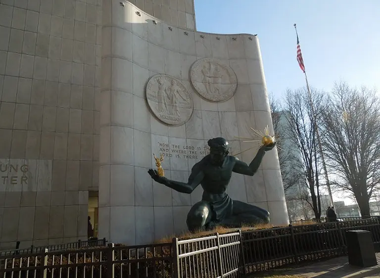 La crisis de GM y Chrysler sigue golpeando a Detroit, la "capital" del automóvil