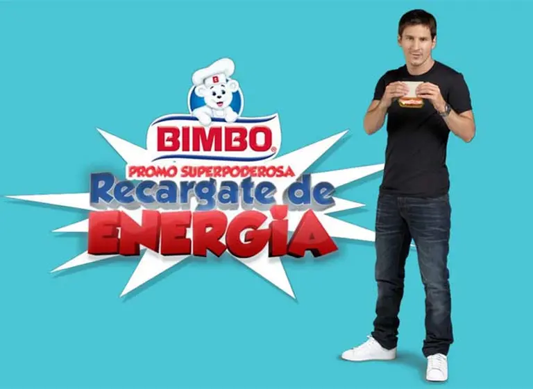 Messi usa sus superpoderes para jugar un partido de fútbol en el aire