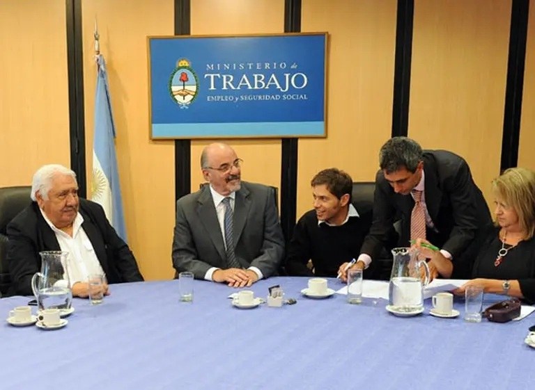 El sindicato de Luz y Fuerza acordó un aumento salarial del 30% por 18 meses