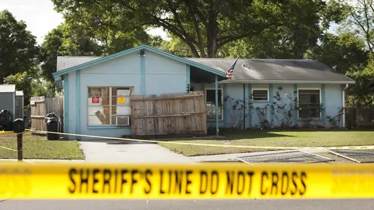 Estaba por irse a dormir, se abrió la tierra y se lo "tragó un pozo"