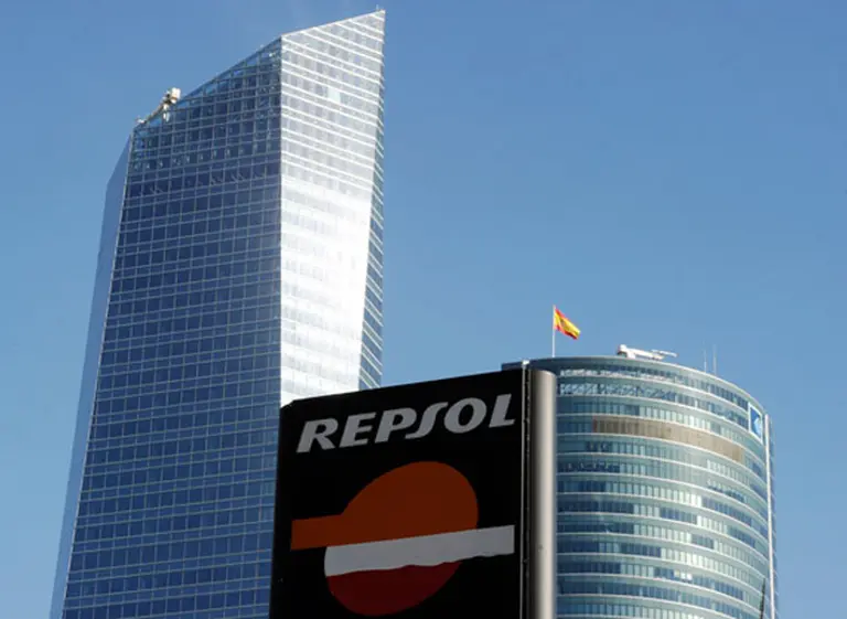 Repsol firmarí­a la paz con YPF a cambio de invertir en Vaca Muerta