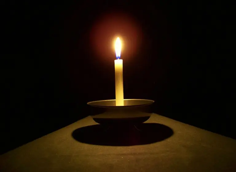 Castigo "ejemplificador": Edesur deberá pagarle $43.000 a una usuaria por reiterados cortes de luz