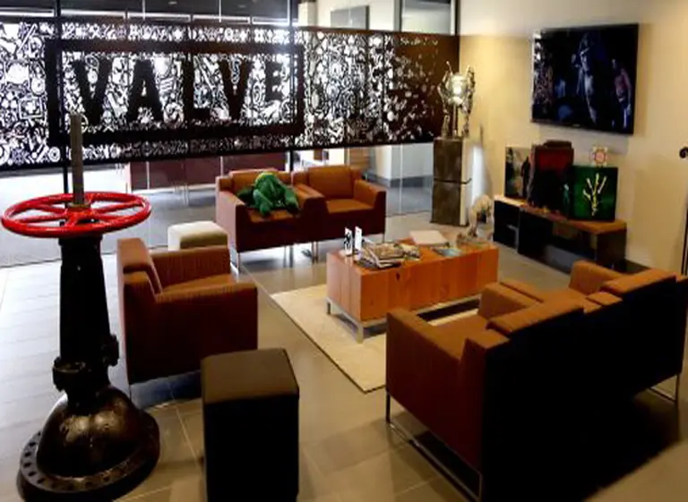 Cómo se trabaja en la empresa sin jefes que factura u$s1 billón al año