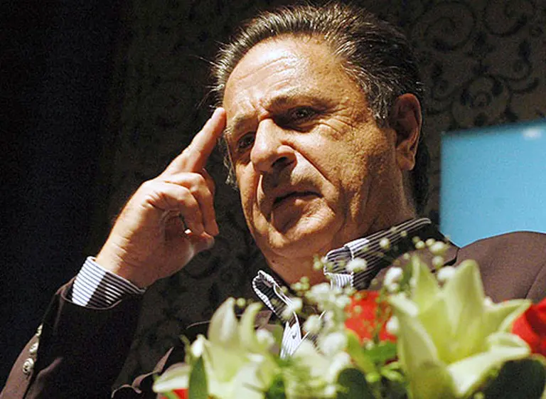 Duhalde conciliador: conmovido por el Papa y tras amigarse con Menem, ahora quiere "colaborar" con el Gobierno