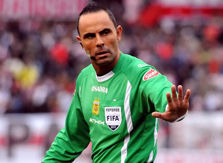 Roja a Lunati: el árbitro no dirigirá hasta que aclare su situación con la AFIP