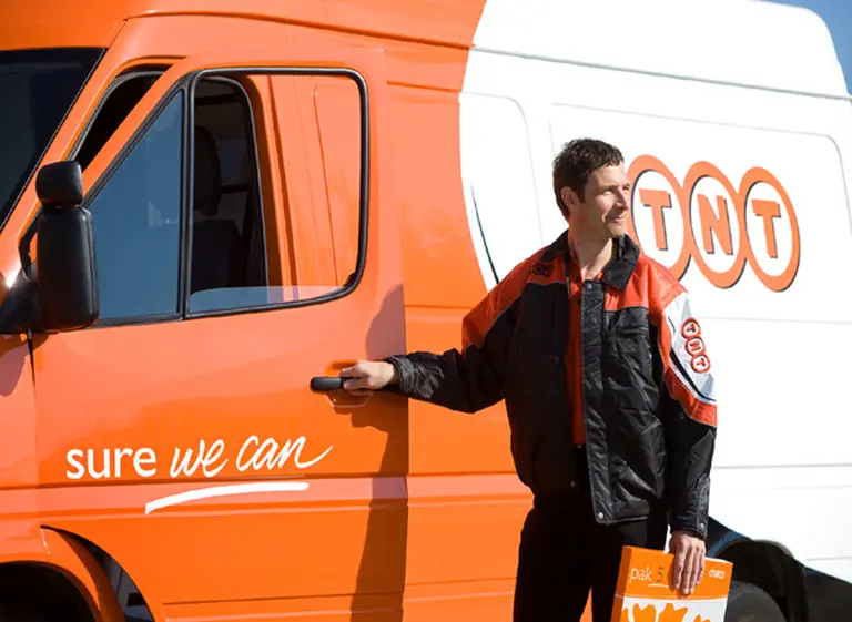 El grupo de mensajerí­a TNT Express elimina 4.000 puestos de trabajo