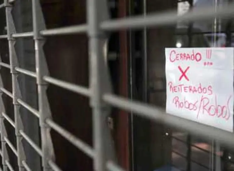 Robaron ropa y volvieron al local para cambiar el talle