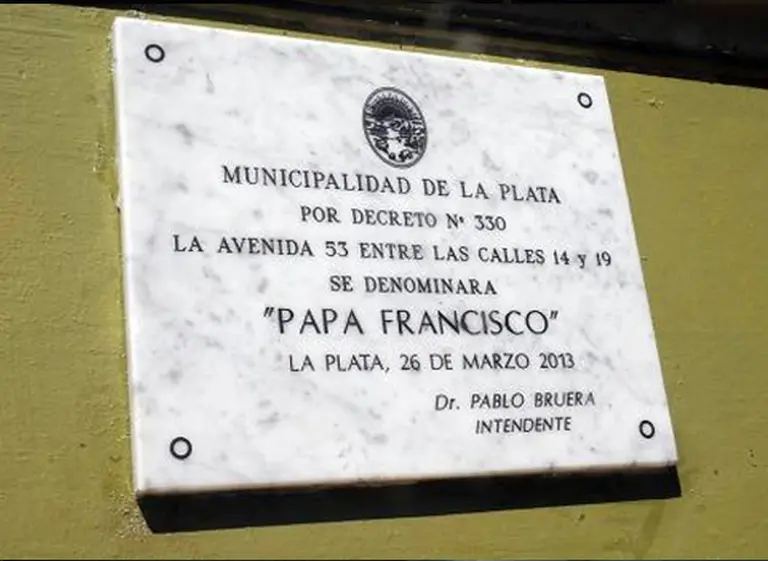 Una avenida de La Plata se llama "Papa Francisco"