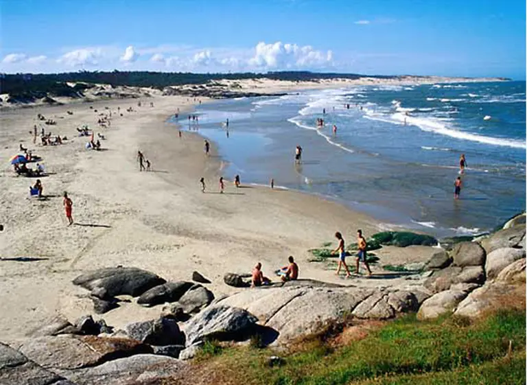 En Uruguay se preparan para la menor llegada de turistas argentinos en 2013