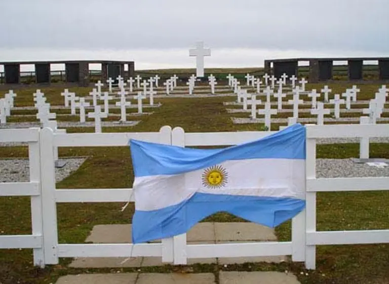 A 31 años del desembarco en las Malvinas, en todo el paí­s se homenajeó a los soldados caí­dos