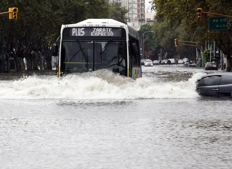 Explican cómo se debe tramitar el subsidio que otorga la Ciudad a los damnificados